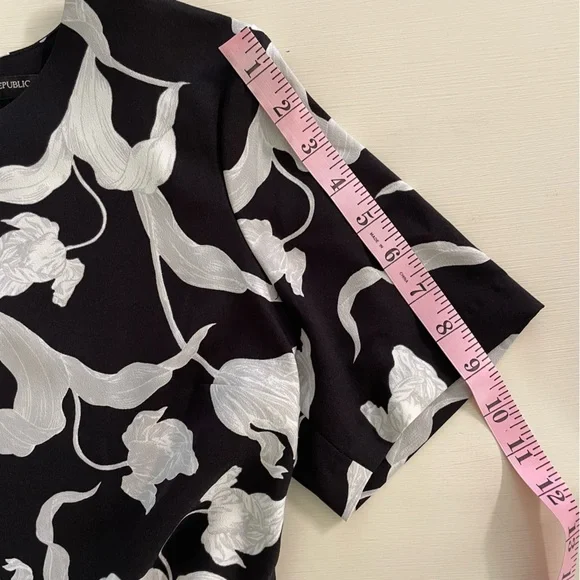 Banana Republic Peplum Short Sleeve Blouse - Picture 6 of 7